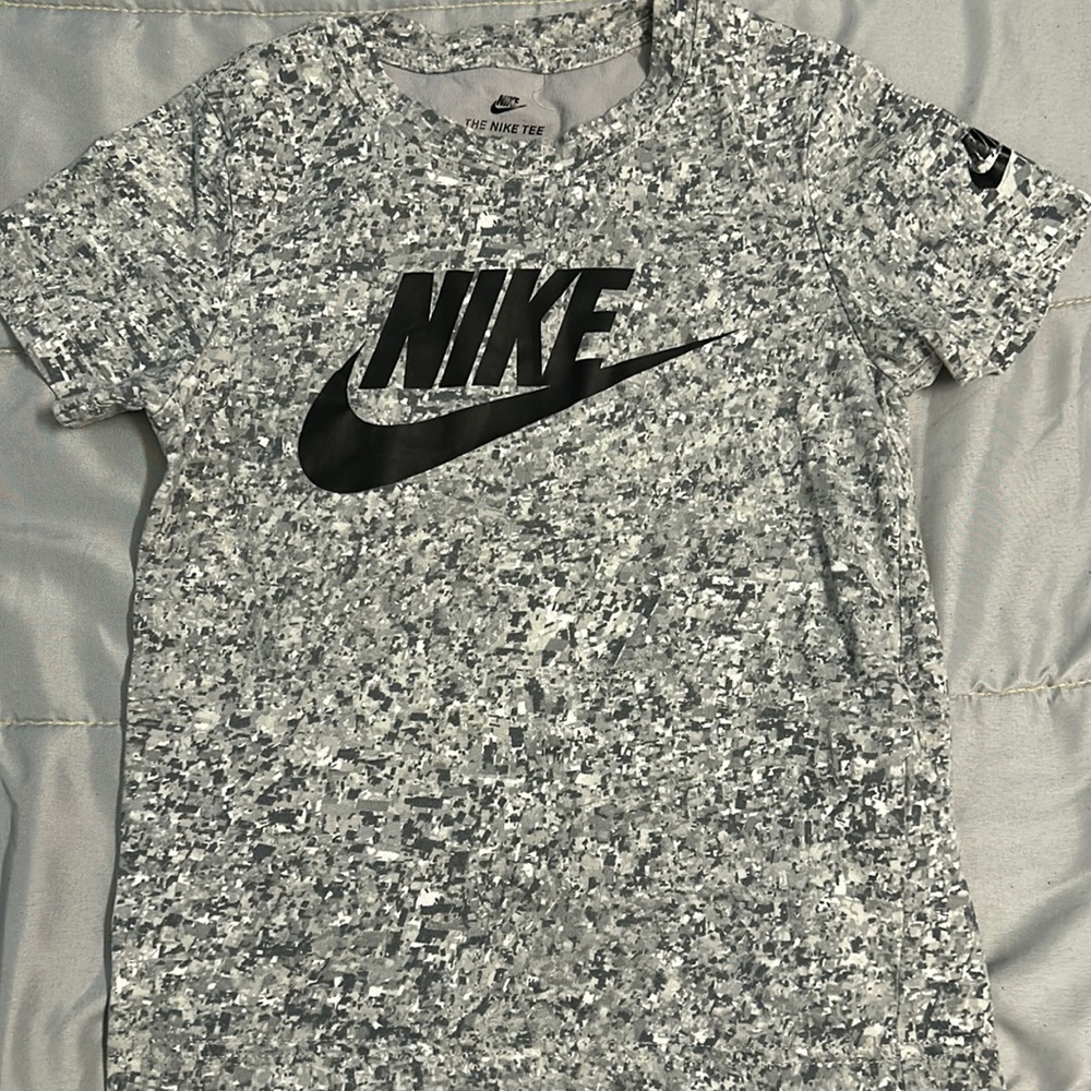 Nike Tee Size 7